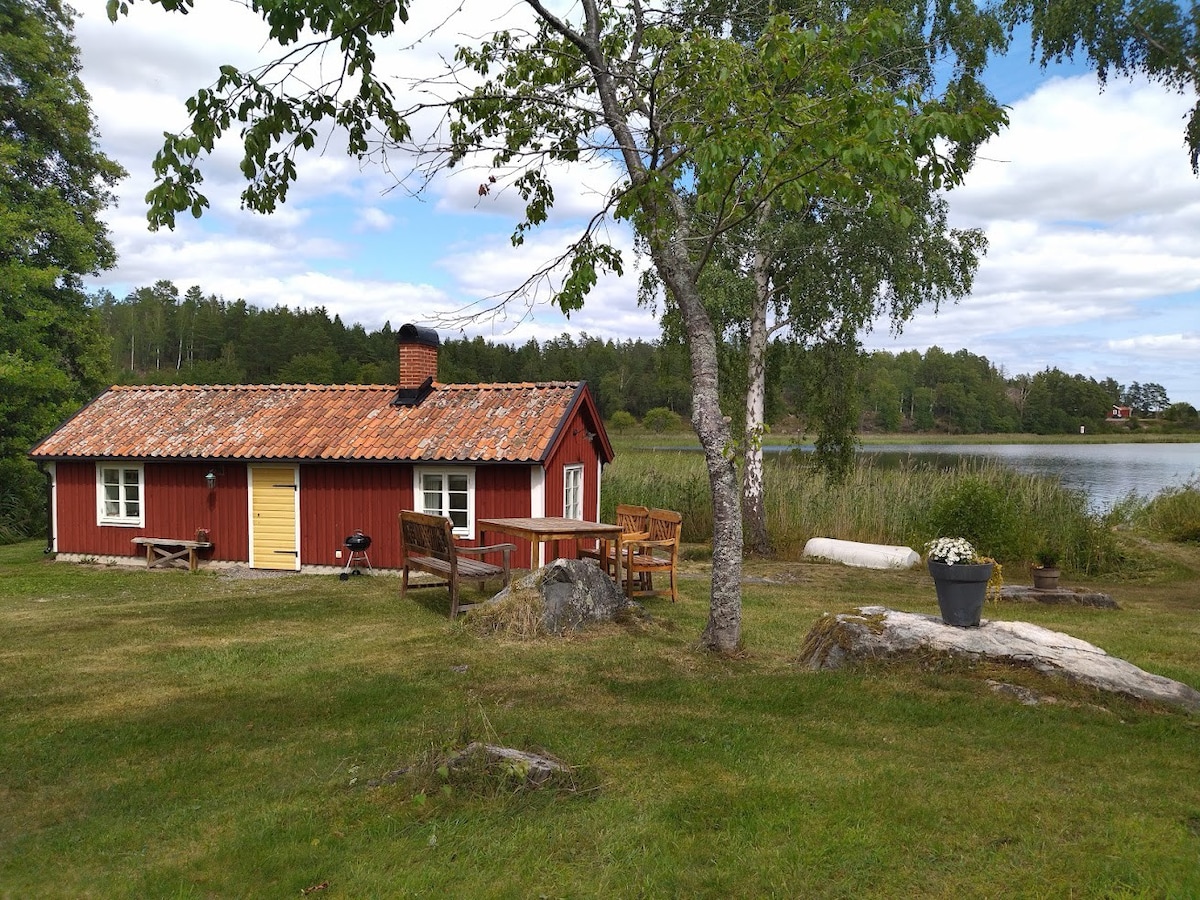 Cozy waterfront cottage!