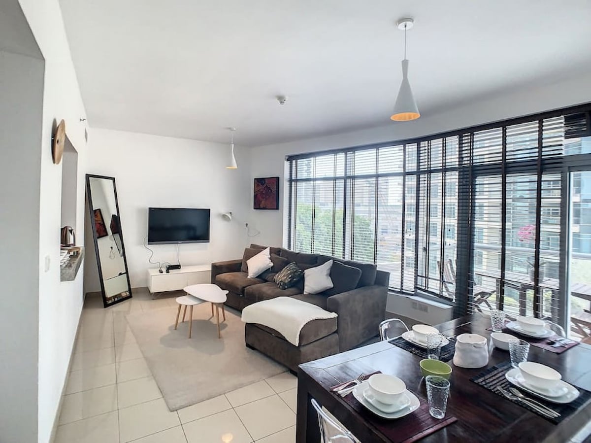 Peaceful Two Bedroom apartment in Dubai Marina