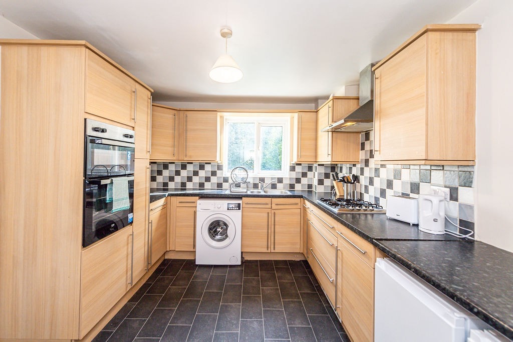 4 Bed House,  Airport LPL - Parking & Garden