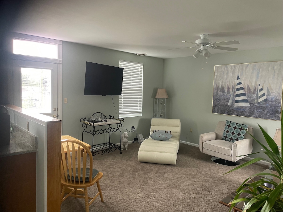 Charming Waterview Apartment in  Delaware City