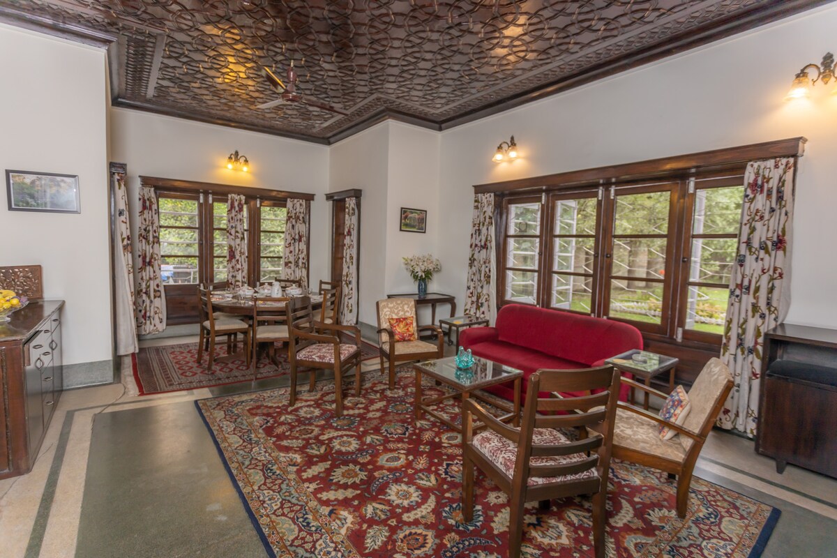 Entire Floor | 3 Rooms | Posh locality,  Srinagar