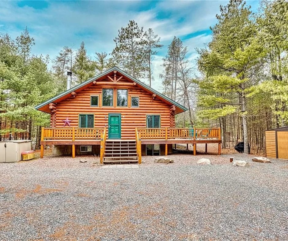 3 Story Cabin. By Trails & Lakes