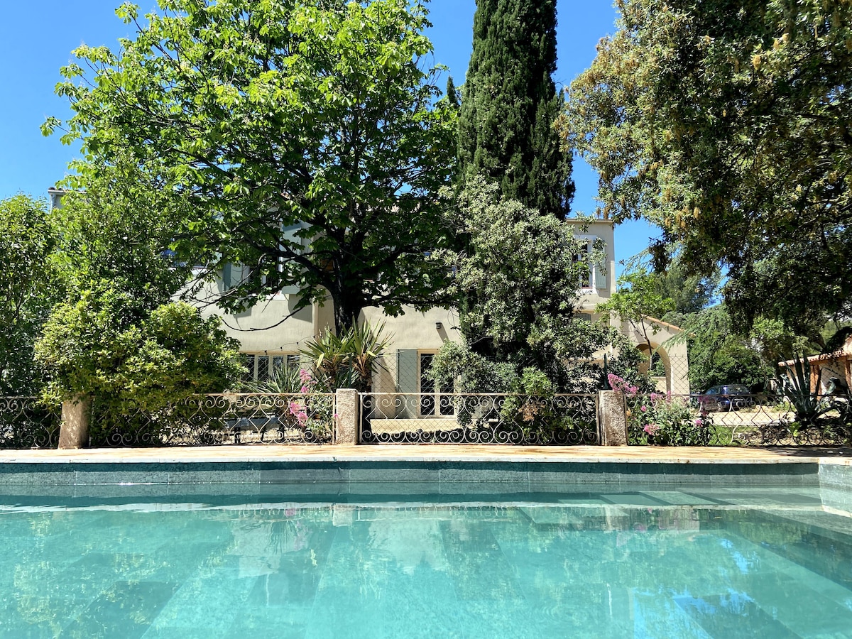 Charmante maison avec piscine et jardin arboré