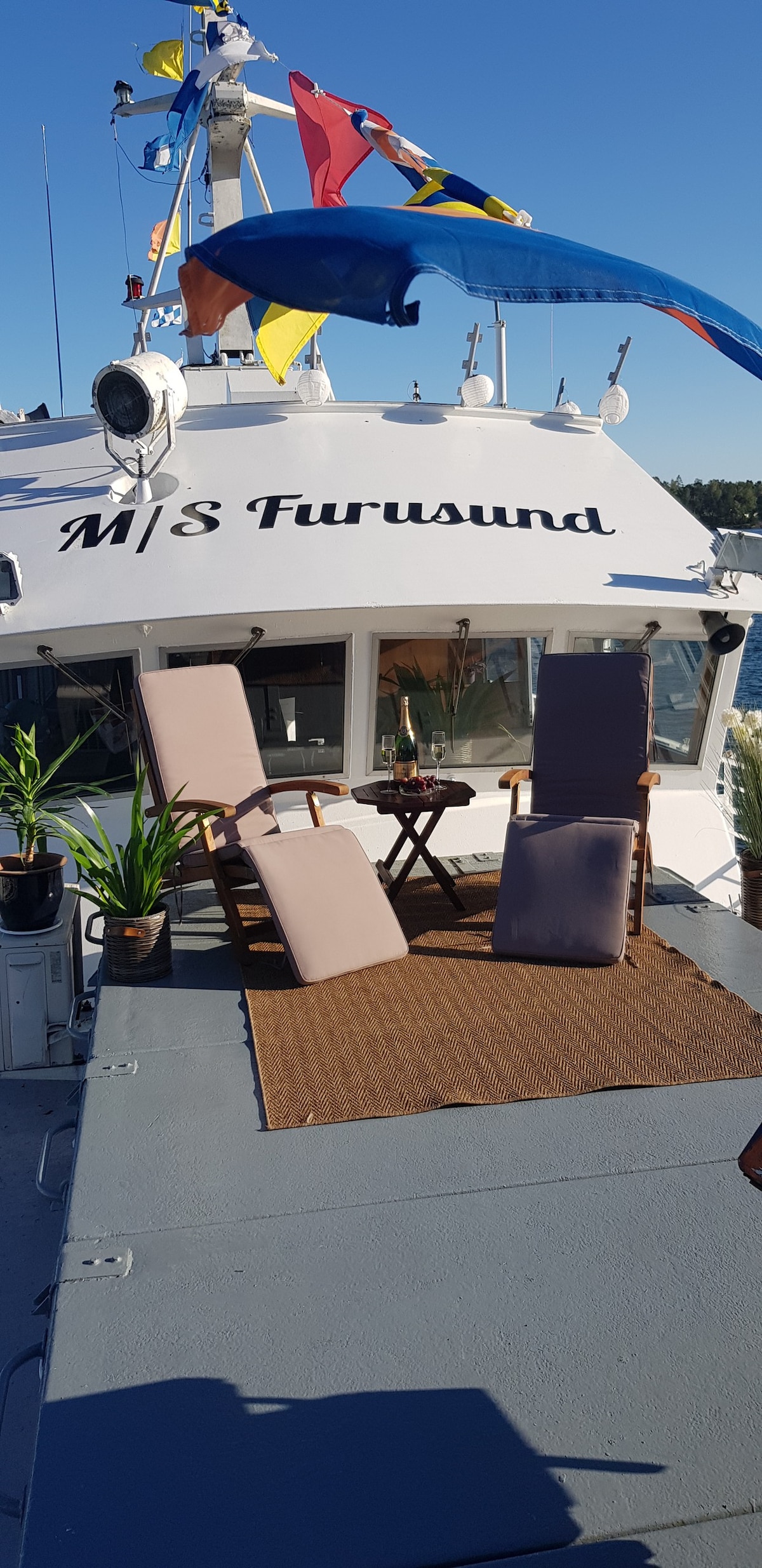 Live on a boat in the  Archipelago. M/S Furusund