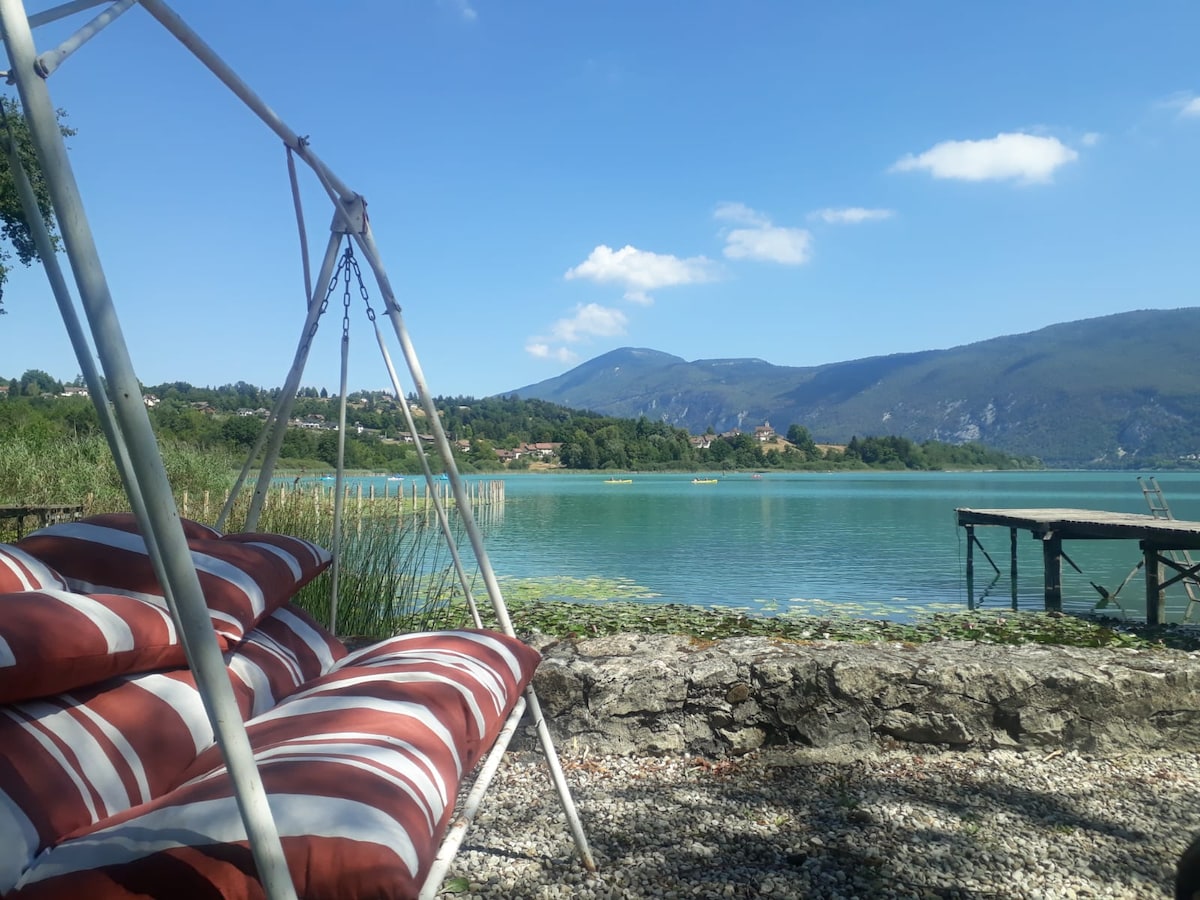 Maison lac d'Aiguebelette, les pieds dans l'eau