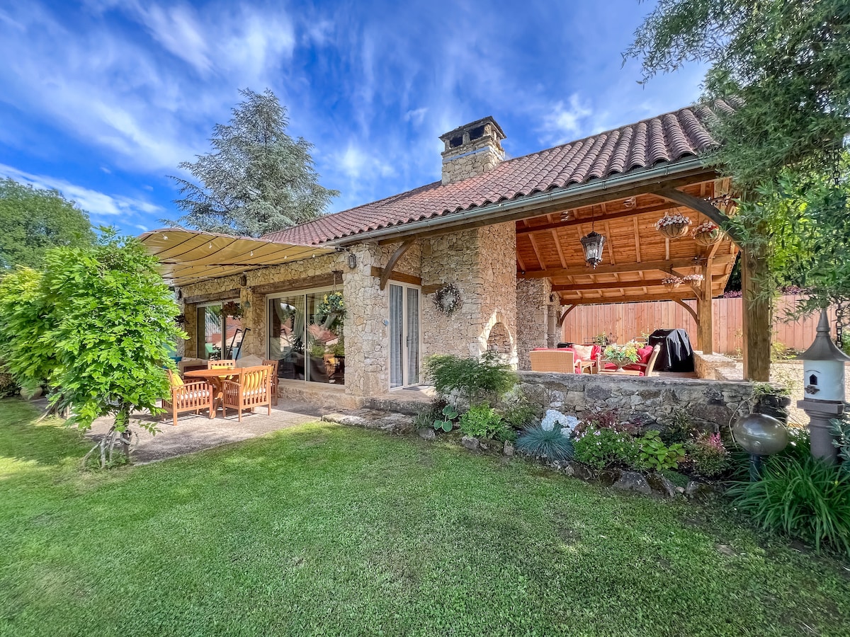 Poolside Bungalow