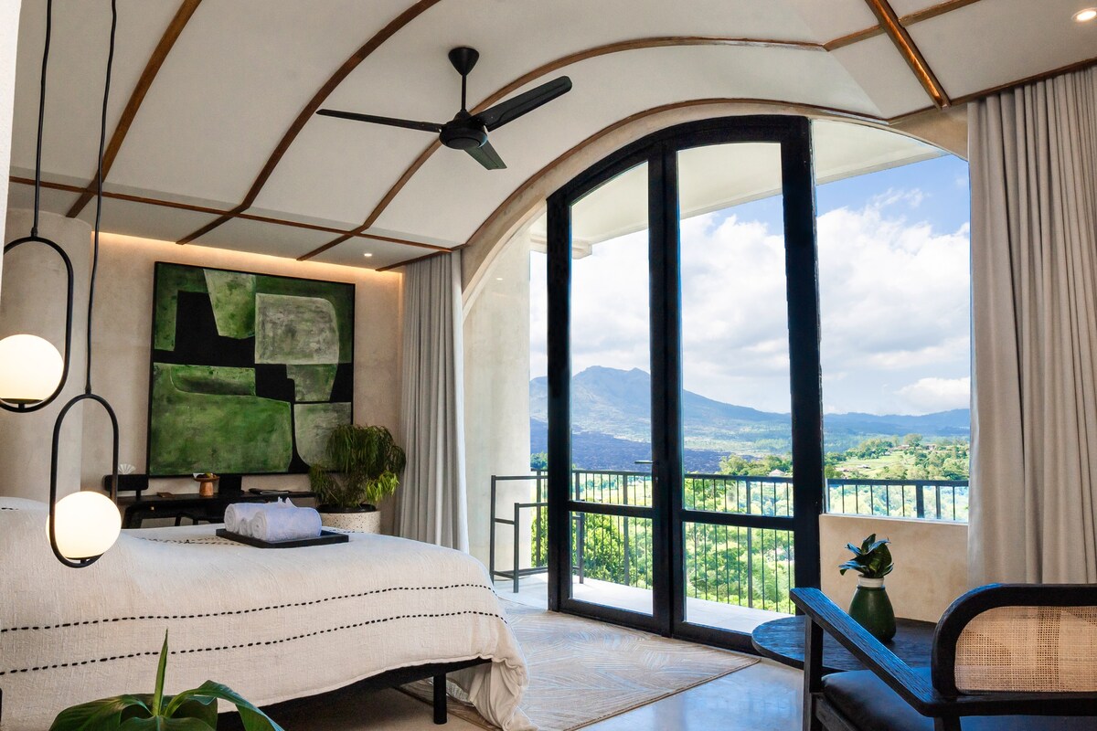 Panoramic Luxury Suite Mountain and Lake