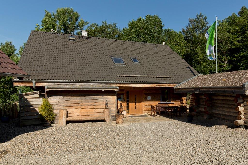 Holzstamm Ferienhaus Nationlalpark-Eifel