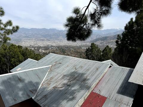 Hill Resort: Tranquil Getaway