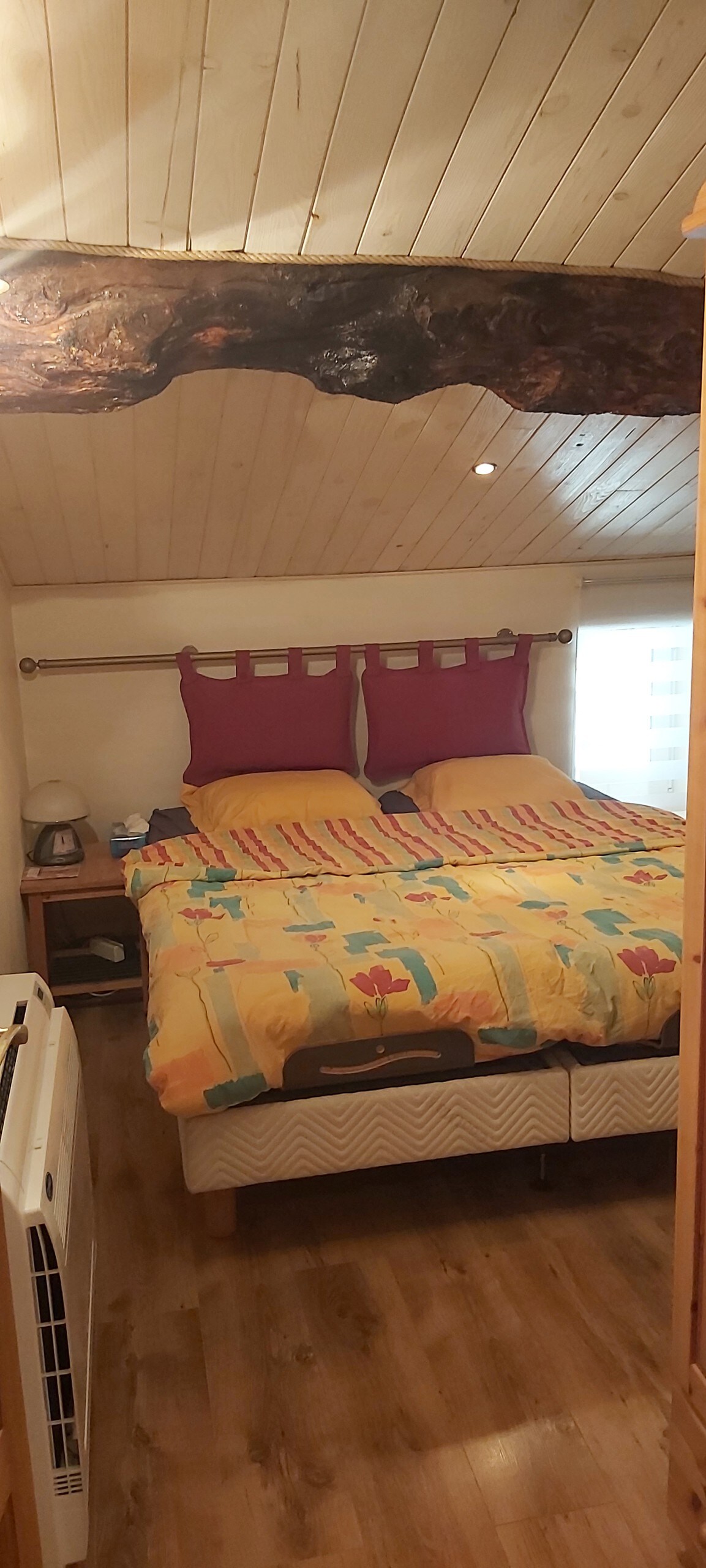 Chambre 2 pl, alcôve 2 pl+ sdb et wc privés.