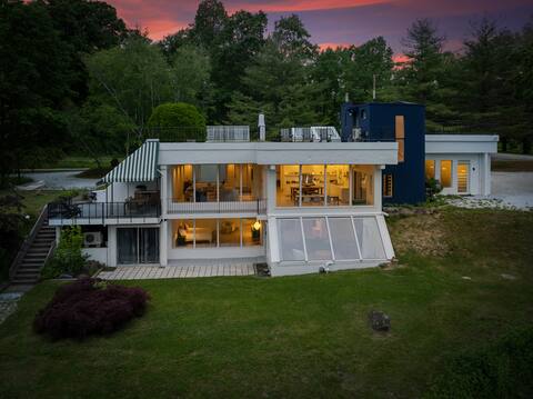 3Bed/3Bath Modern Lakefront Retreat