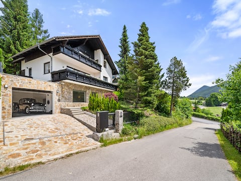 SKY9 Villa with 5 BR, Pool, Sauna, Terrace, Garden