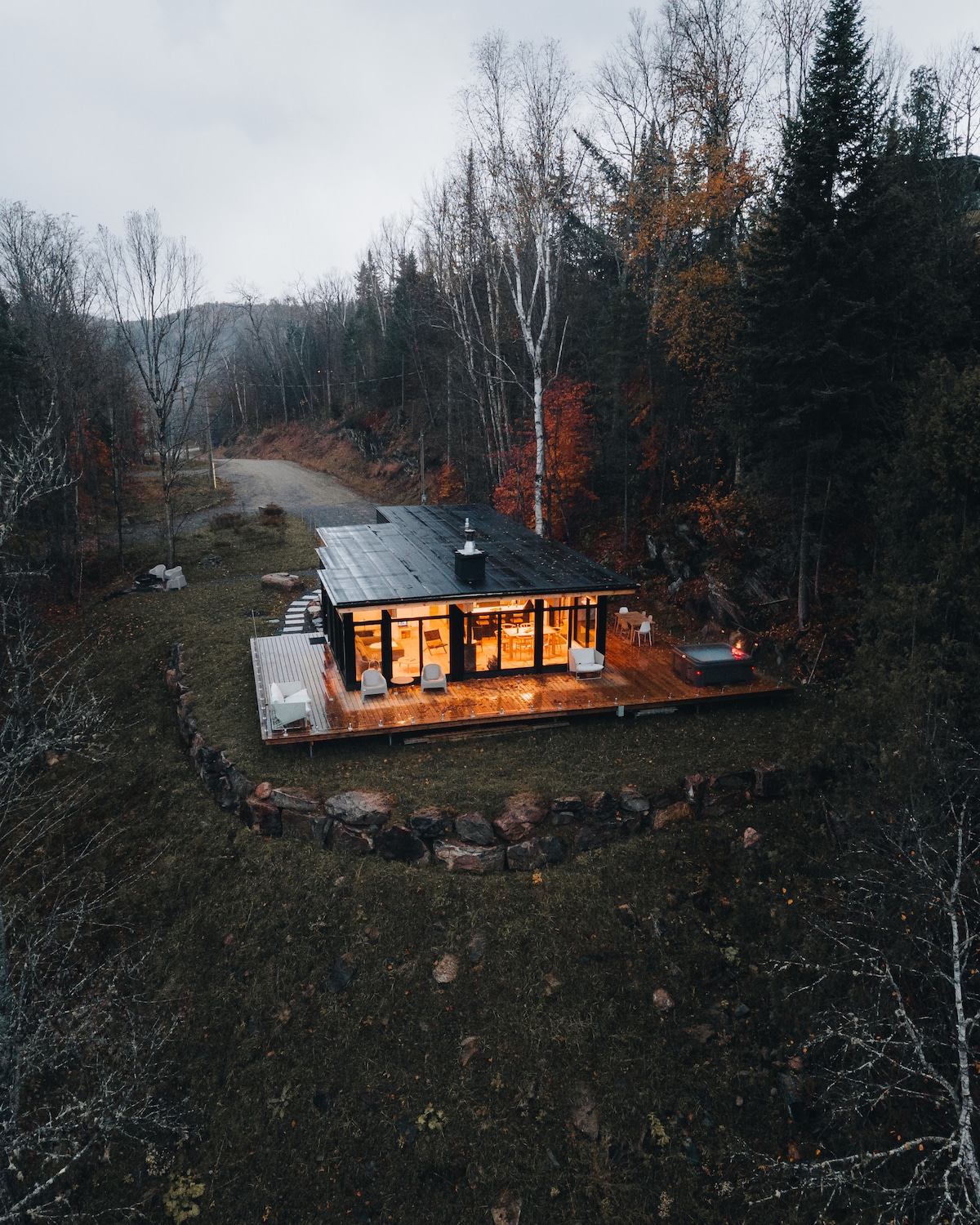 Tremblant建筑师玻璃小屋、热水浴缸和美景