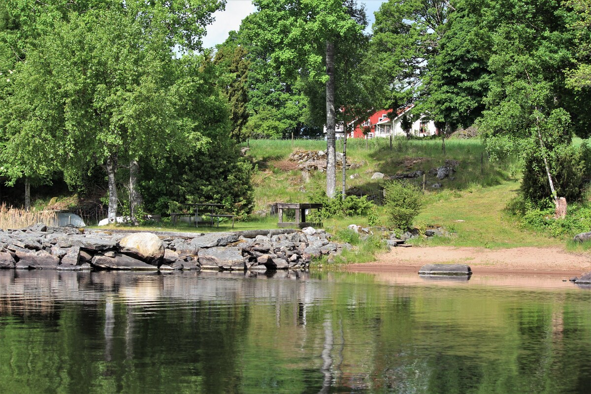 Småland的博尔门湖畔海滨小屋