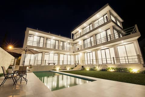 villa 8br privatepool Lembang