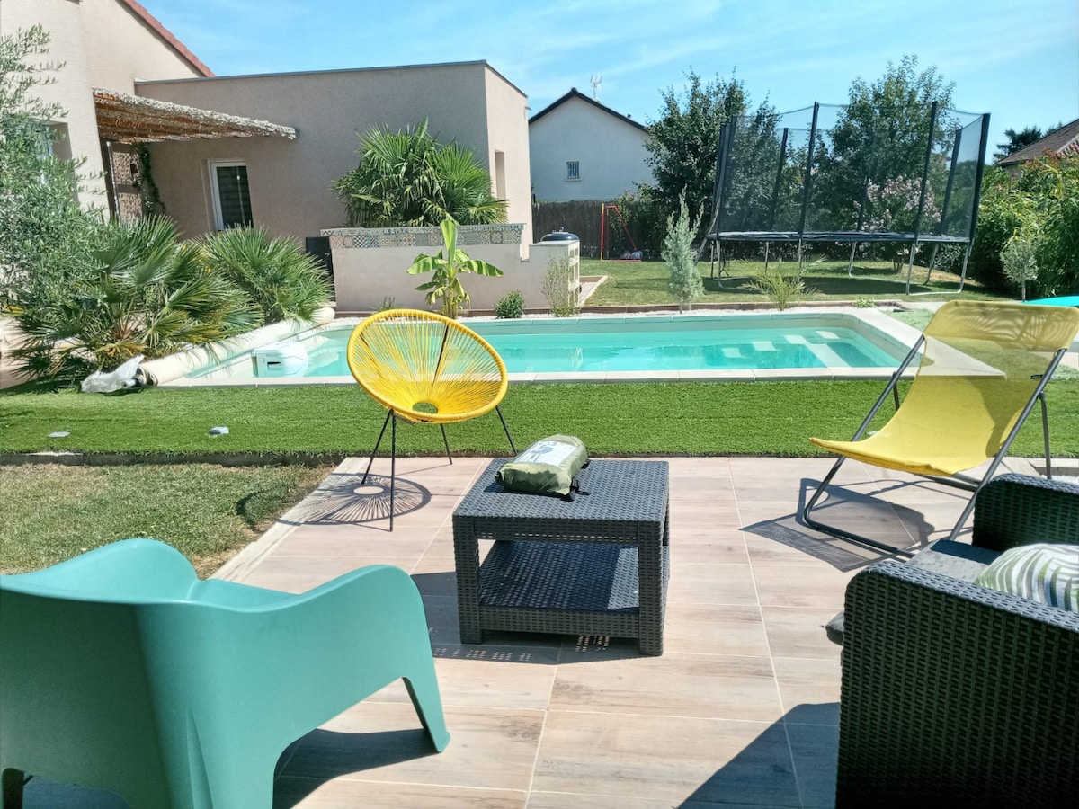 Villa neuve et moderne de 2015 avec piscine