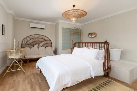 "Pyramid's Stylish Apt: Explore Multicultures"
