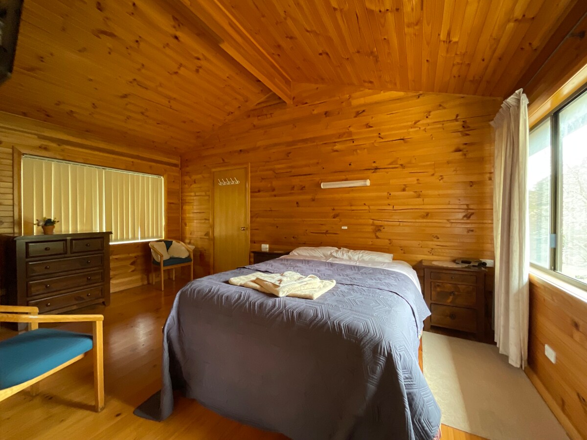 Silver Ridge Retreat Spa Suite +heated pool+