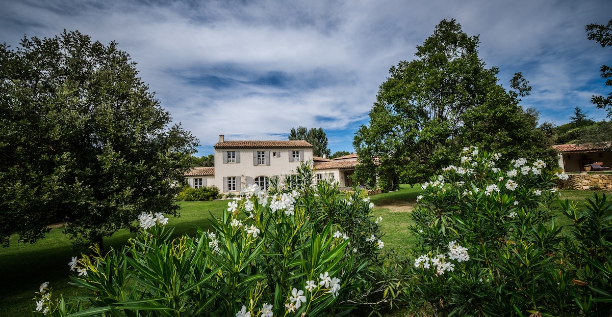 MAS PROVENCAL NEUF PROCHE LUBERON