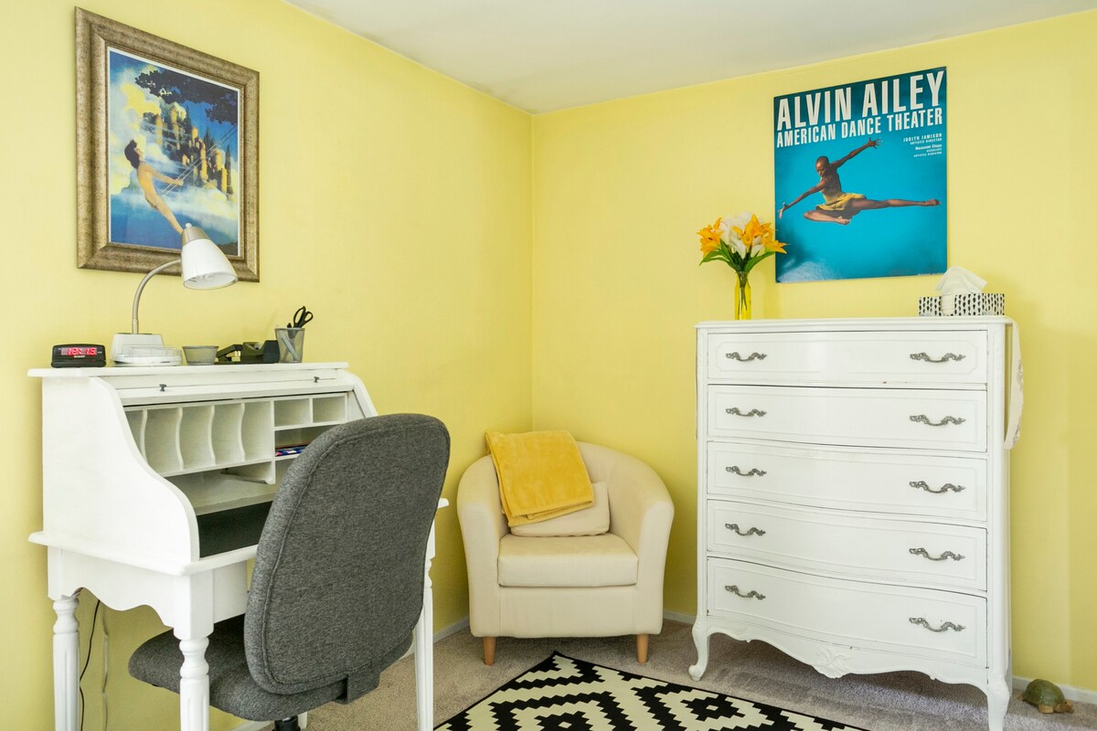 Beautiful Sunny Yellow Bedroom