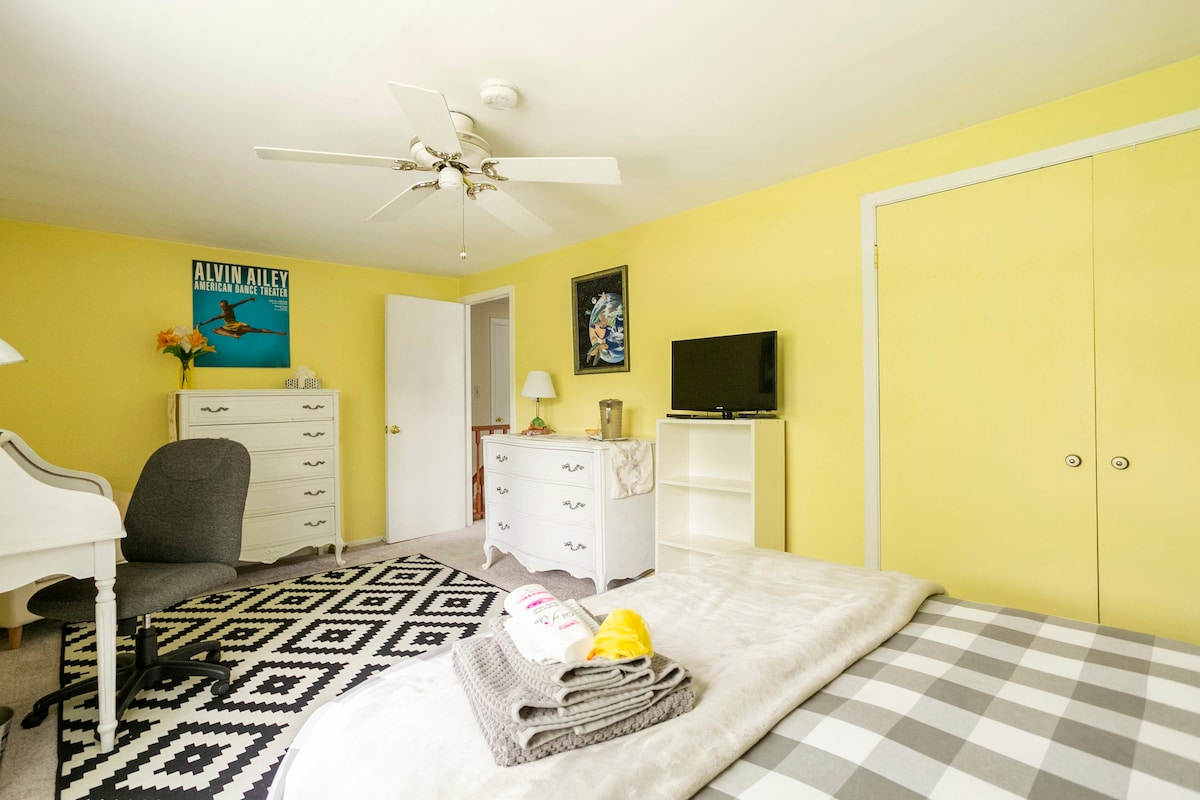 Beautiful Sunny Yellow Bedroom