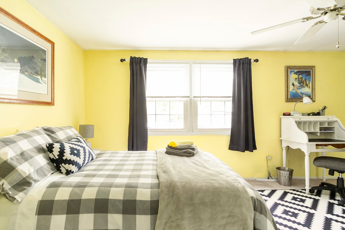 Beautiful Sunny Yellow Bedroom