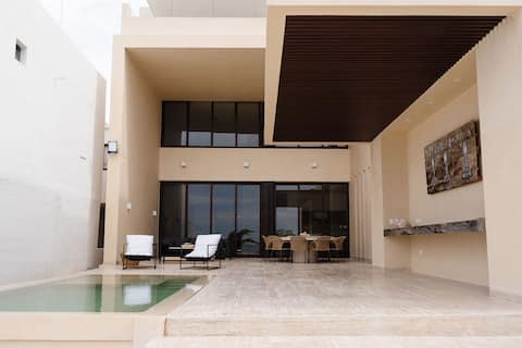 Casa Kuka, Frente al mar