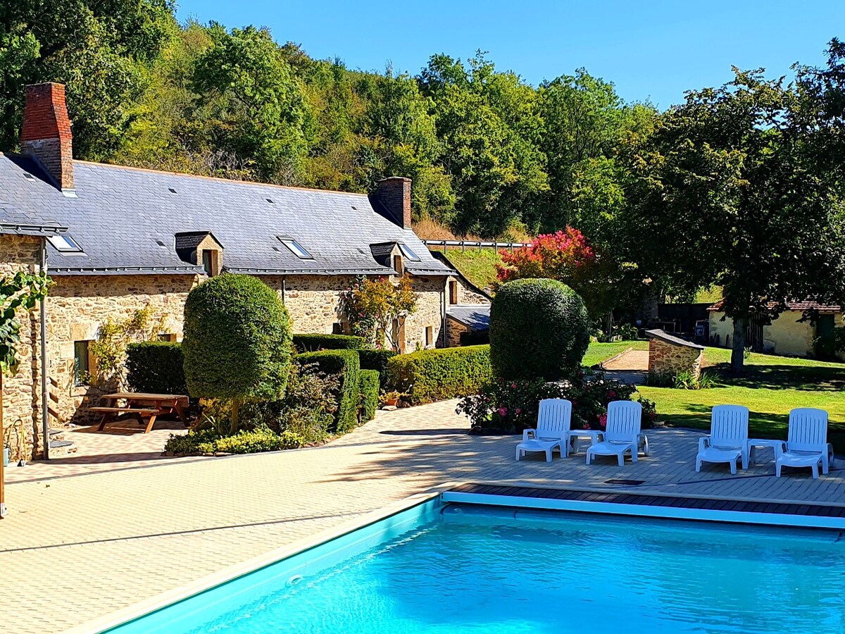 Cottage and pool on the Anjou wine route