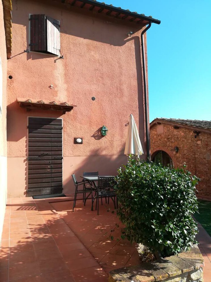 Typical flat in the Chianti hills near the pool