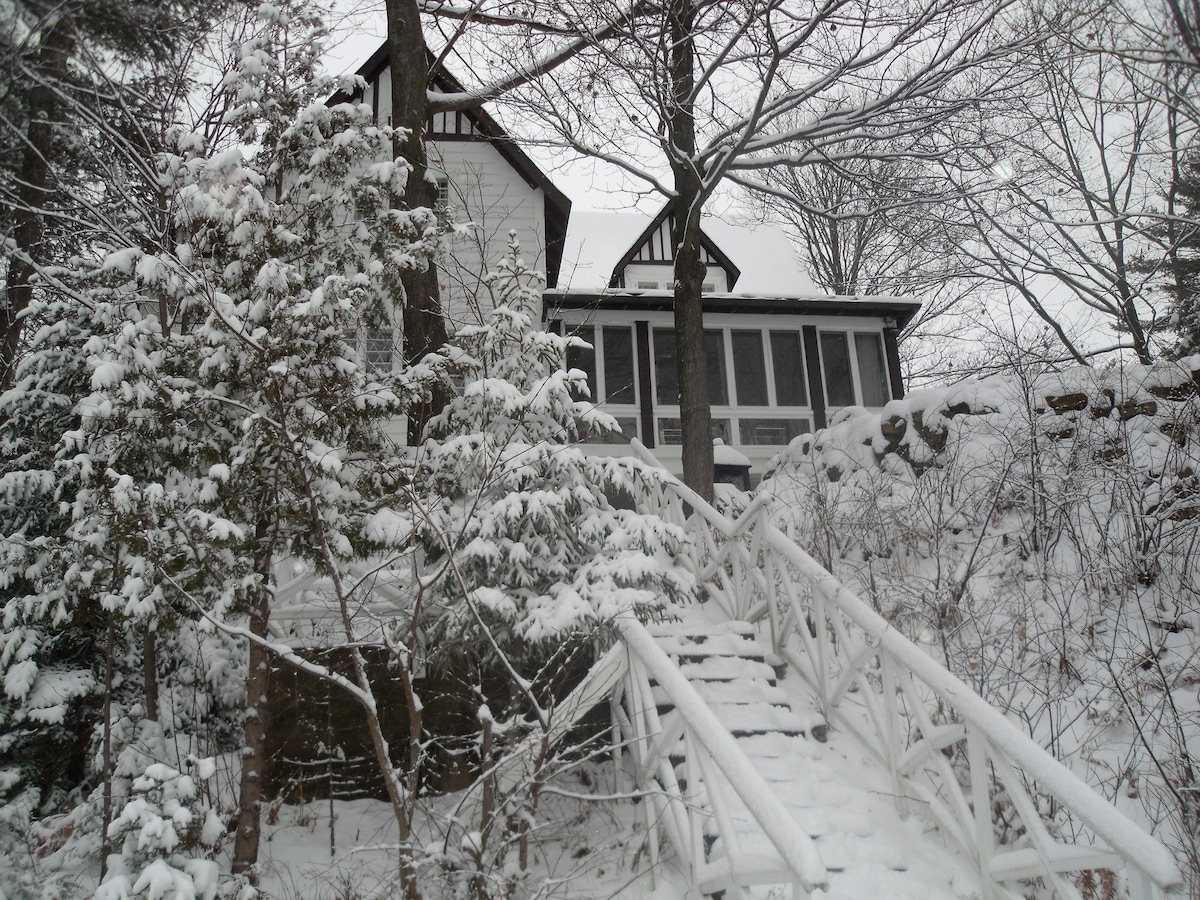 Lake Rawdon迷人的乡村小屋式单间公寓