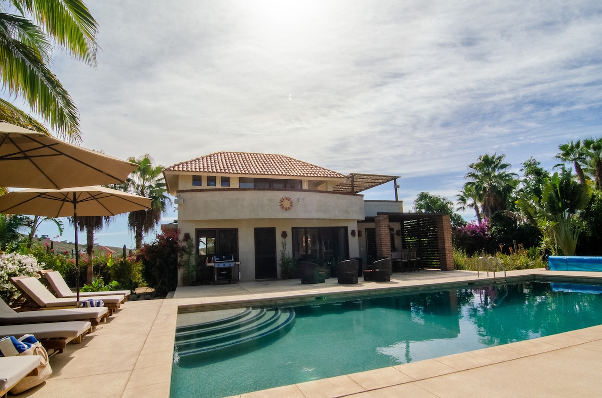 Private Tropical Oasis with Pool, Large groups