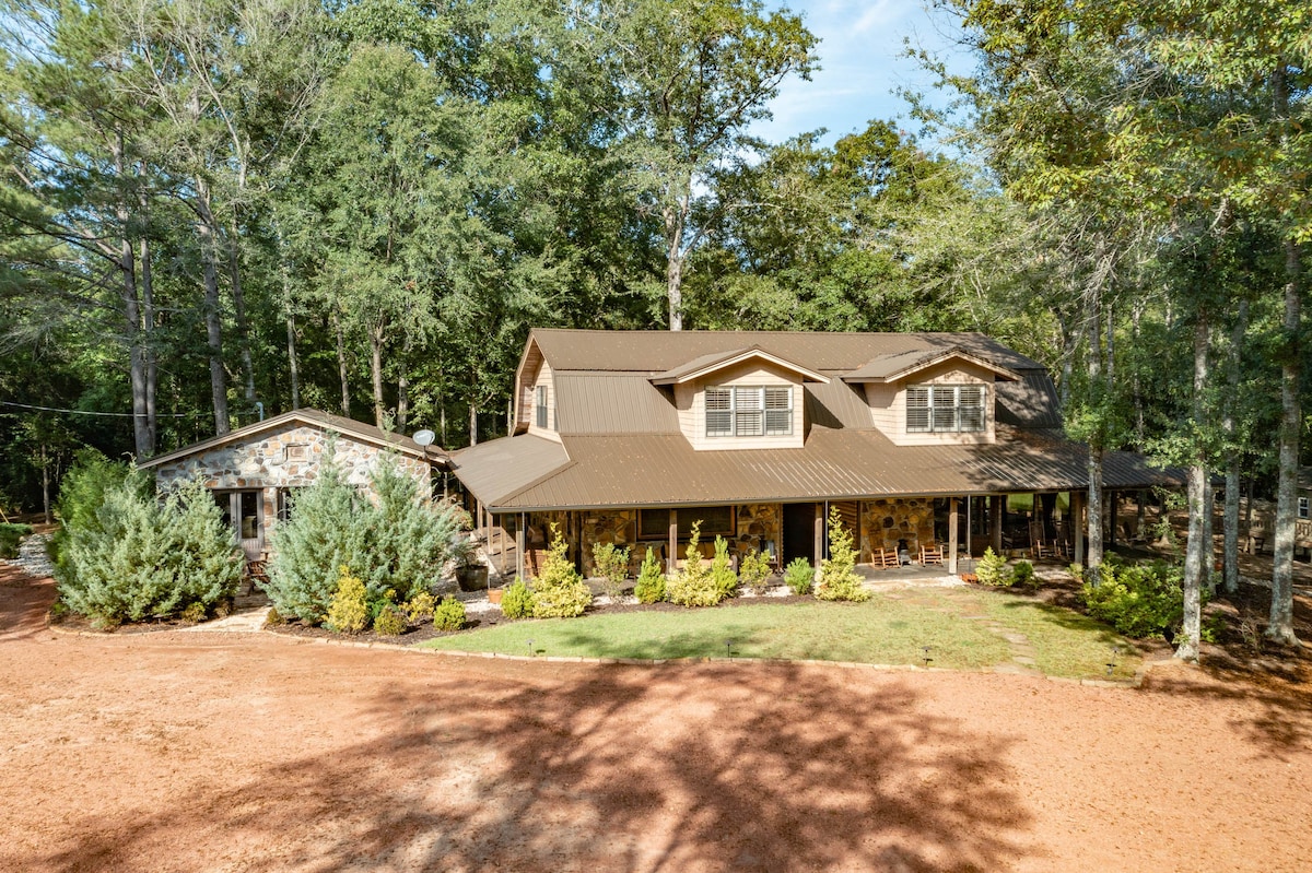 Spacious Modern Lodge on 350 acres near Tuscaloosa