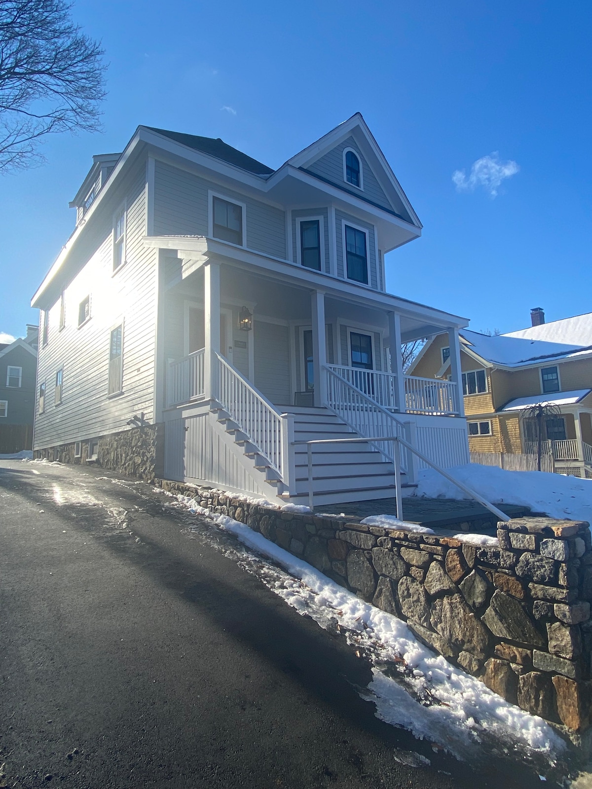 The 1880 House: Historic Single Family Victorian!