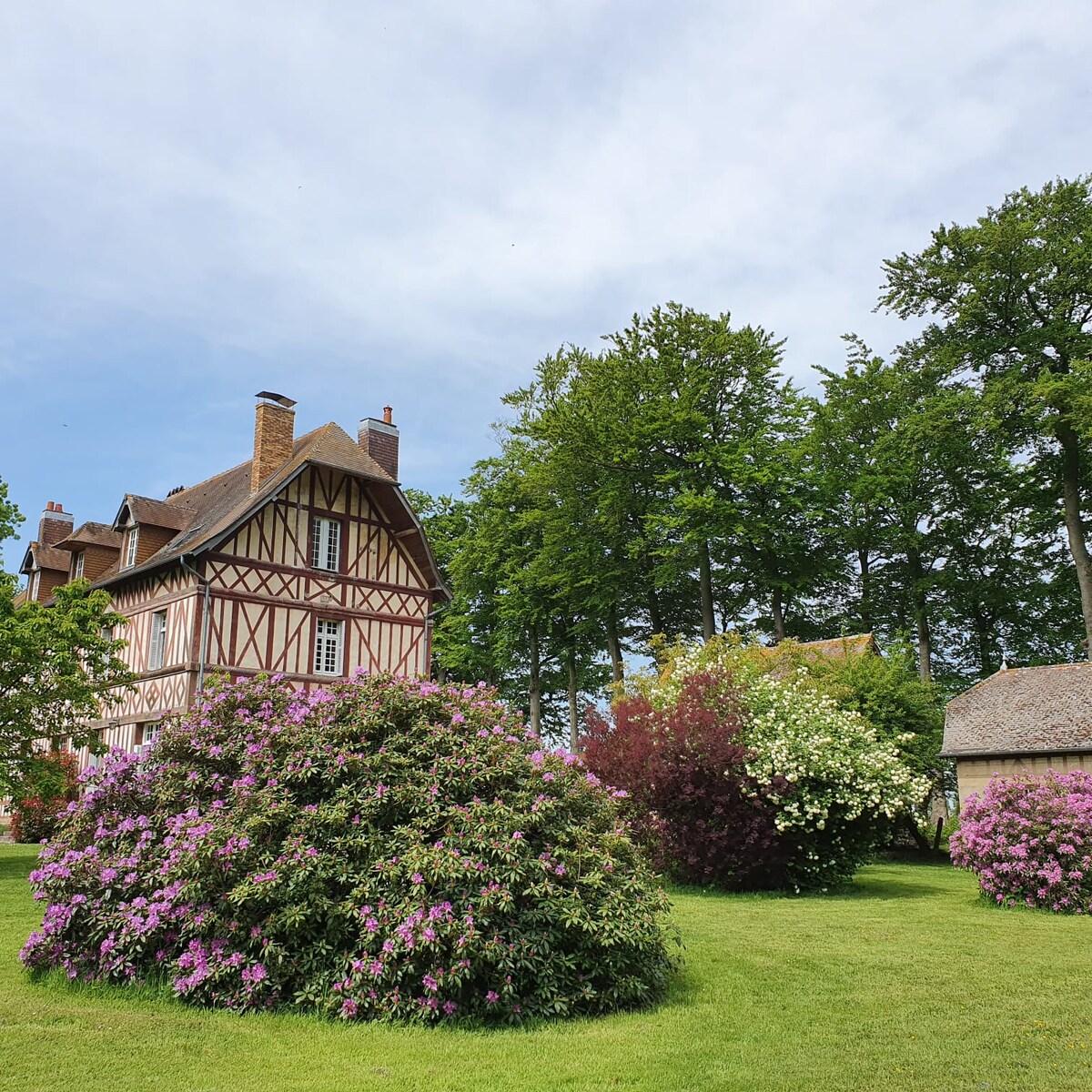 The Two Stones Manor Sassetot