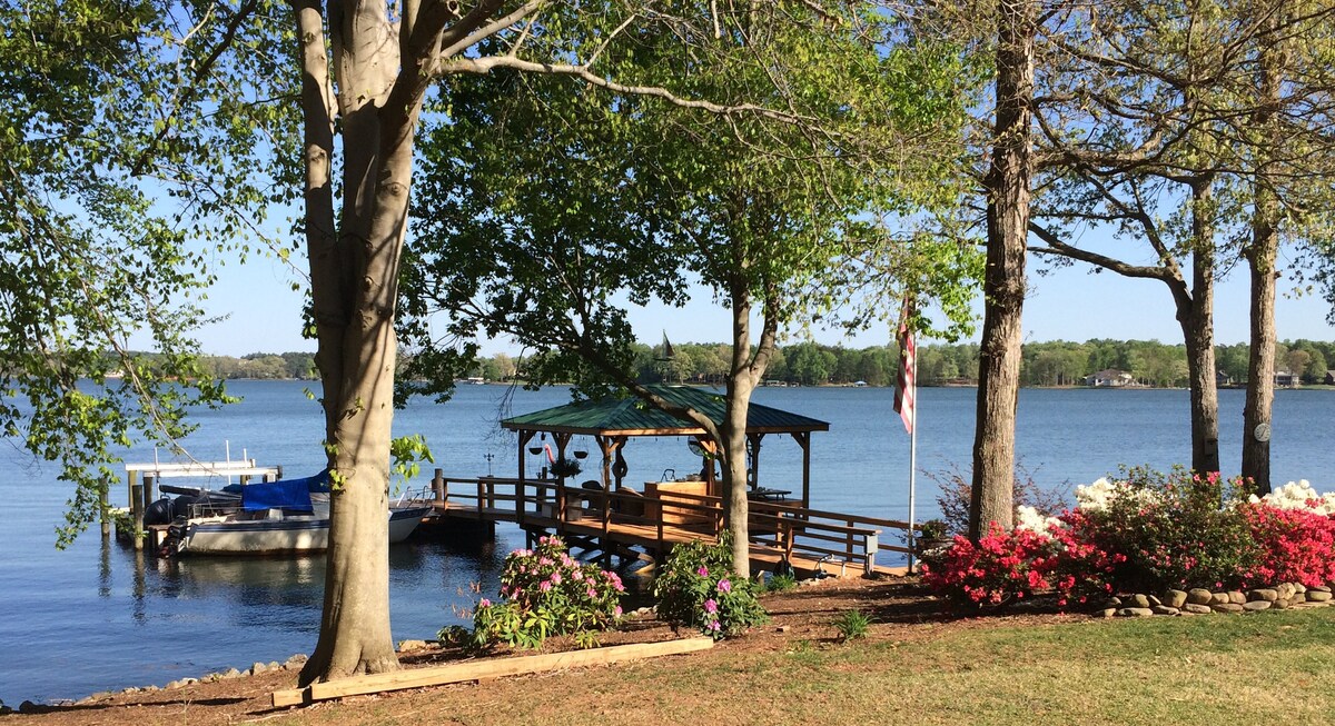 Peaceful & Private Suite & Dock @ LKN Main Channel