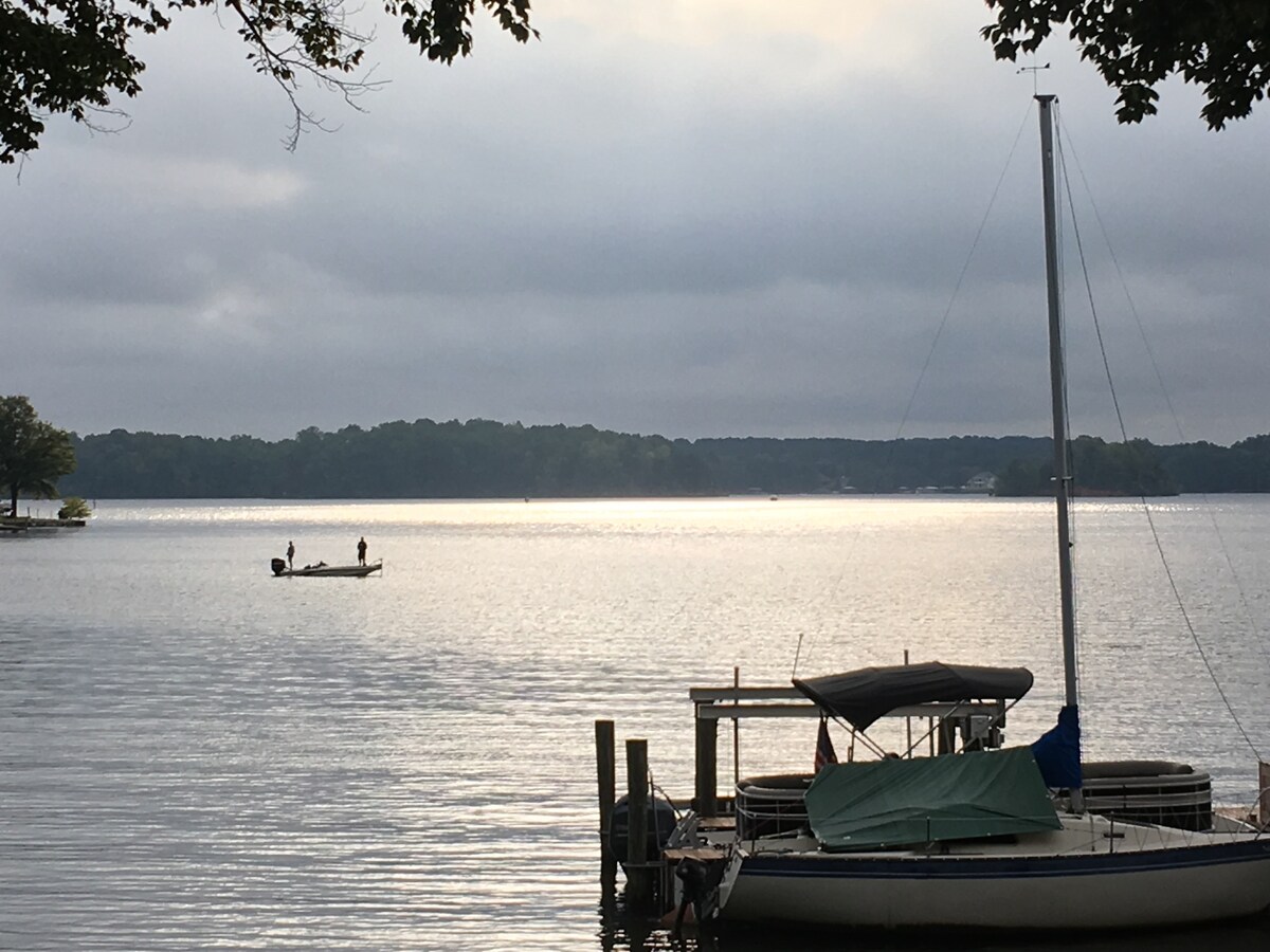 Peaceful & Private Suite & Dock @ LKN Main Channel