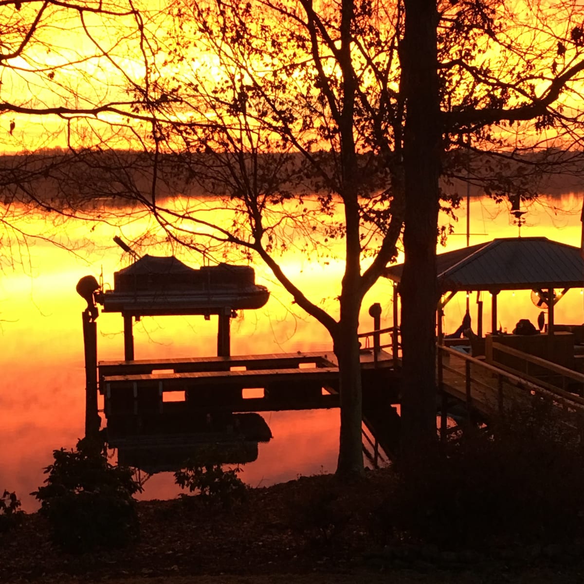 Peaceful & Private Suite & Dock @ LKN Main Channel