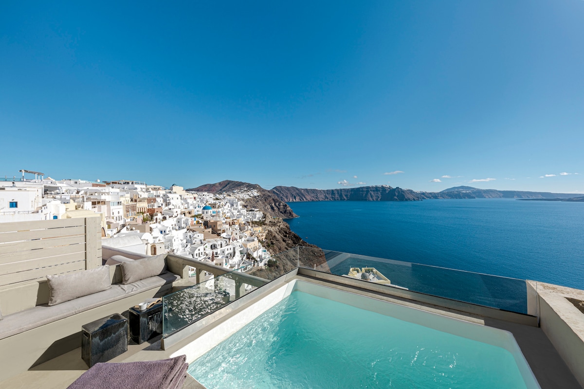 Top Caldera view villa with Hot Tub in Oia