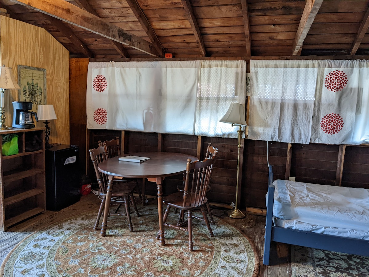 在Buffalo Gap Retreat的山猫小木屋（ 2号小木屋）