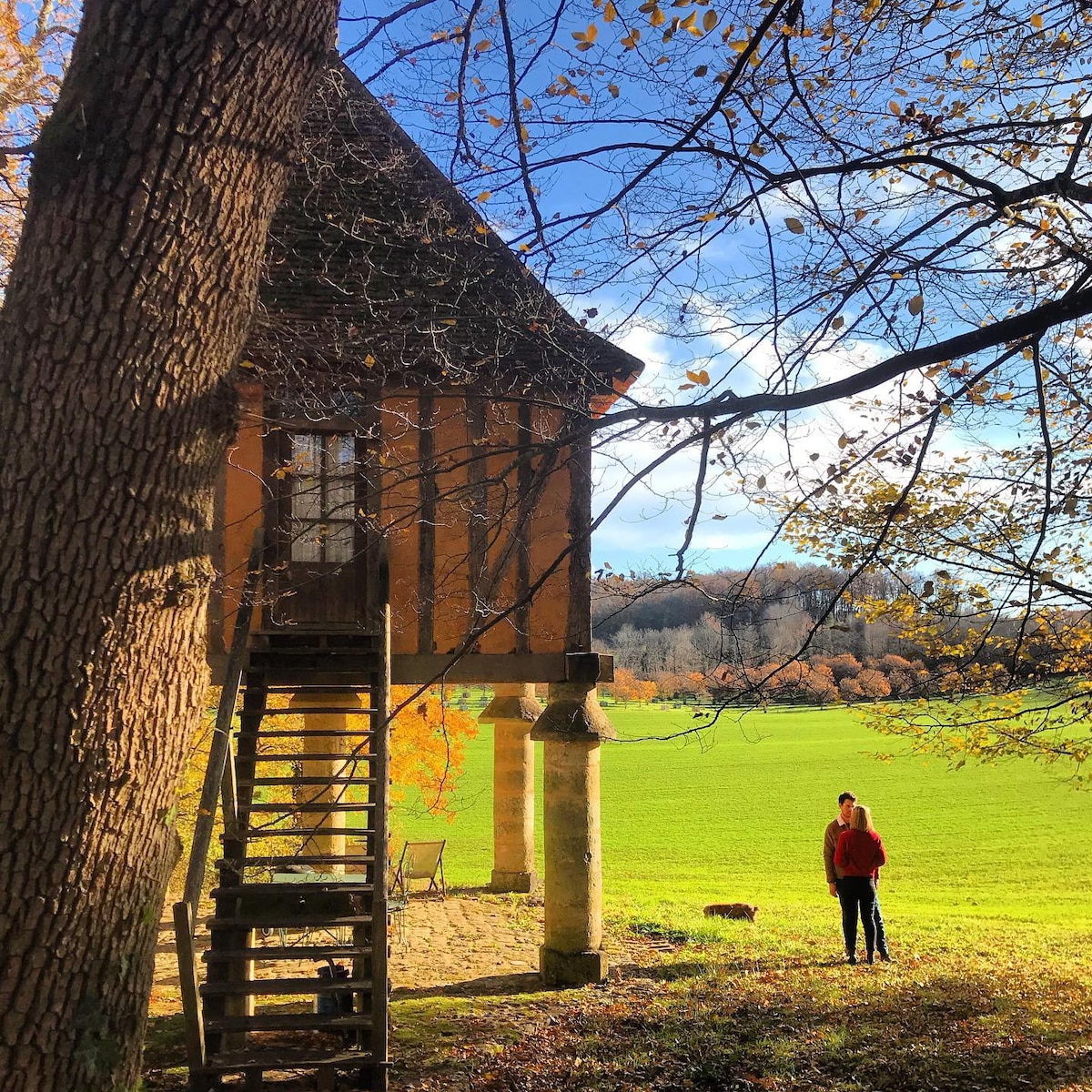 典型的Bergerac dovecote、游泳池、冬季水疗中心