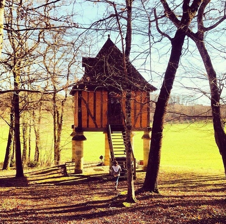 典型的Bergerac dovecote、游泳池、冬季水疗中心