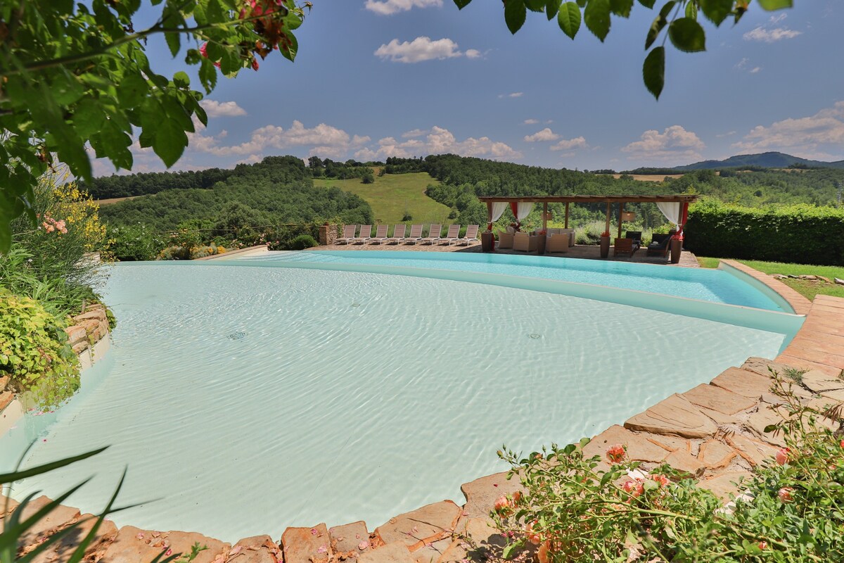 Stunning Villa near San Galgano up to 18 people