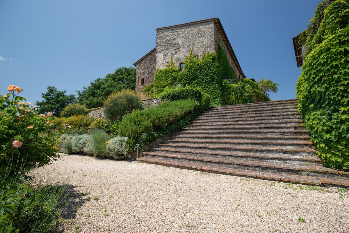 Stunning Villa near San Galgano up to 18 people