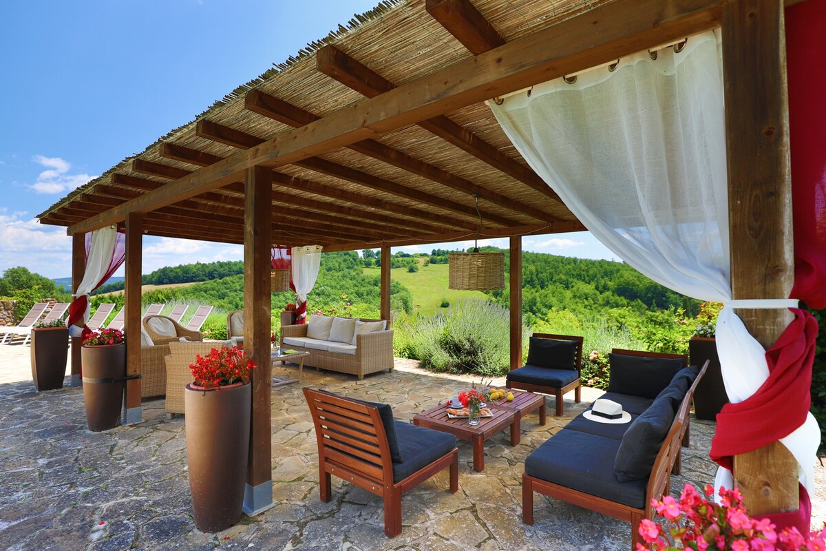 Stunning Villa near San Galgano up to 18 people