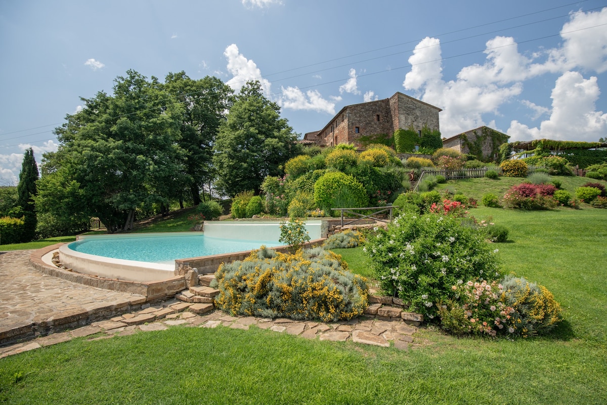 Stunning Villa near San Galgano up to 18 people