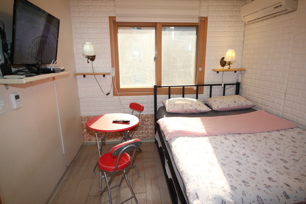 23套公寓，可供长期住宿，位于弘大/新村站