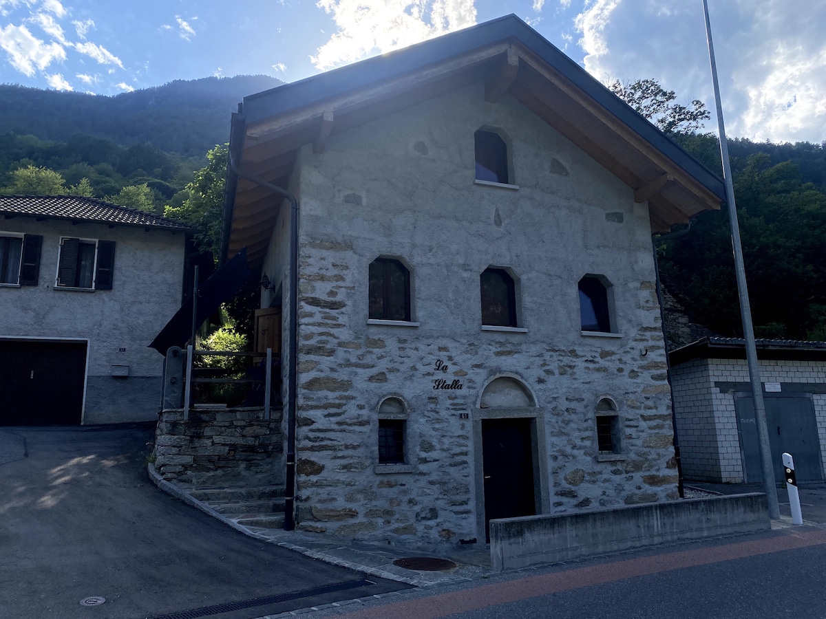 Serravalle, Val di Blenio - Rustico La Stalla。