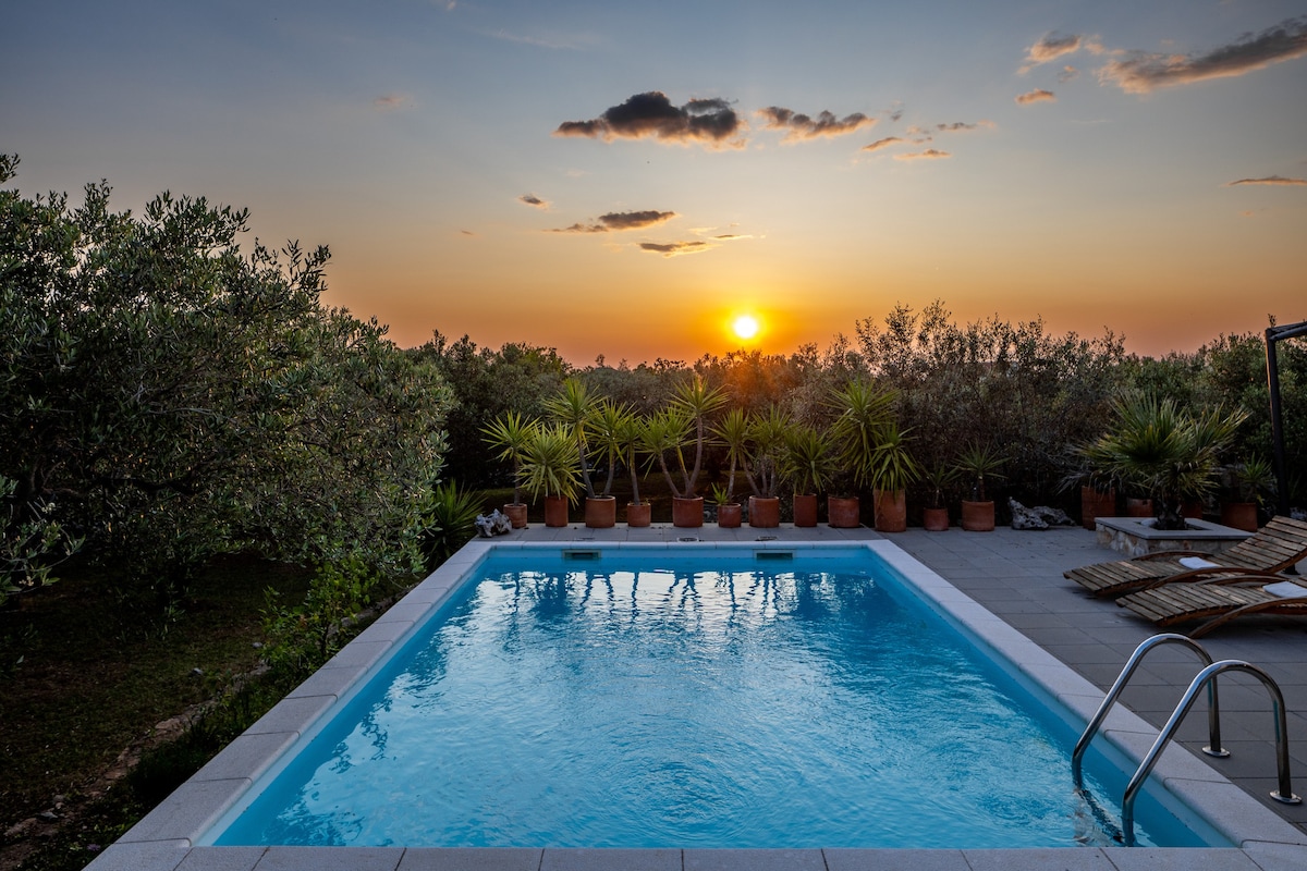 Beautiful Eclectic Villa with Swimming Pool