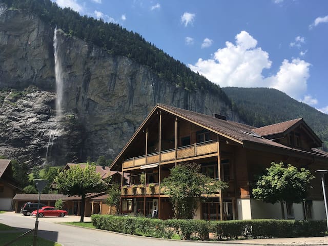 卢达本纳(Lauterbrunnen)的民宿