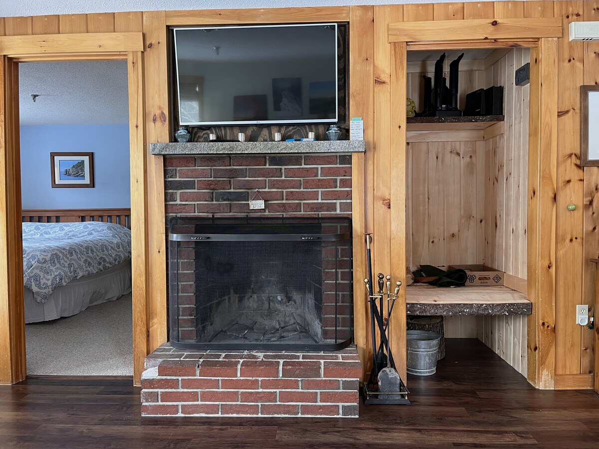 Cozy Ski In, Ski Out End Unit Condo